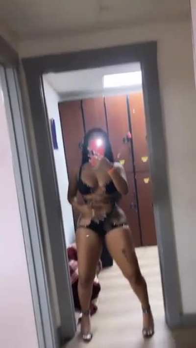 🍑🤳🏽🖤