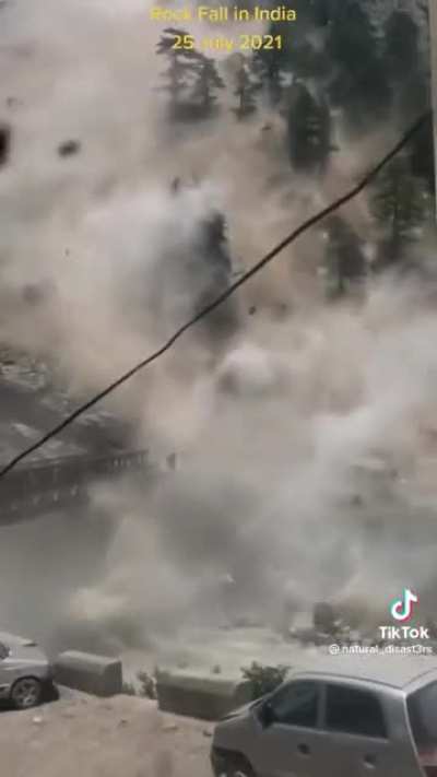 Cameraman captures crazy rockslide and gets to safety in time to see the bridge taken out