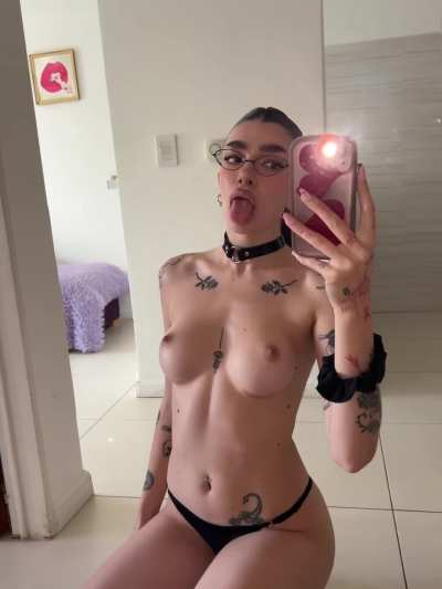 Say HEY if you're confident girls taking control
