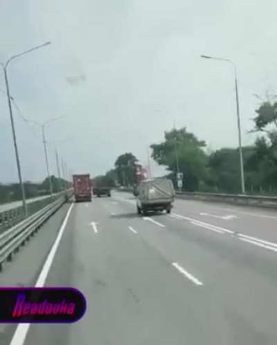 Ru pov: in Lipetsk region a PMC Wagner column rushes to Moscow