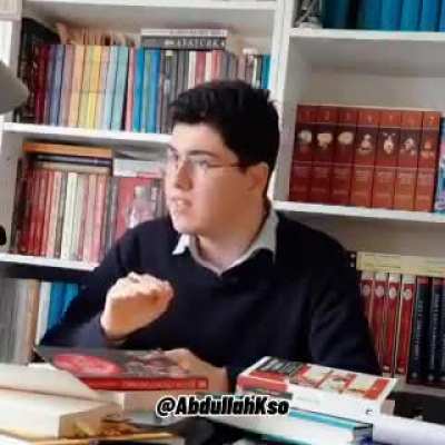 ''Ohhh bromm arkamda kitaplıklar önümde de birkaç tane kitap olsun da bir bok bildiğimi sansınlar'' cahil seni. Aşşağıya Kemal Paşa'nın ülkeye maddi ve sanayi anlamında yaptığı inkılapları ve zamanında oluşturduğu ve şu an Türkiye'nin en büyük markalarını
