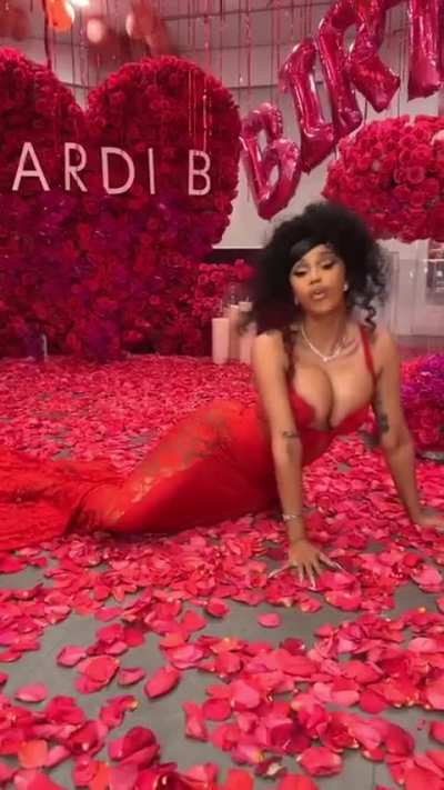 Cardi B makes me so hard 🥵🥵