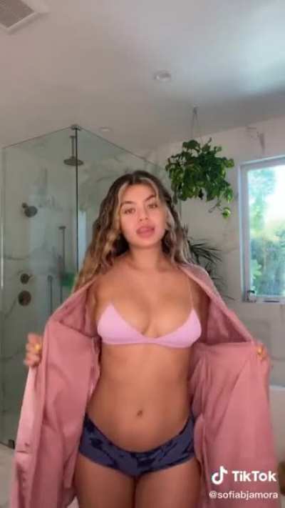 I wud hug her