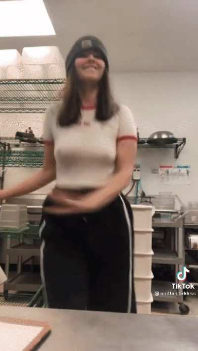 Sexy chick with no bra🔥😈🔥