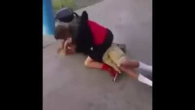 Les dejo esta joya que no me acordaba, y sí, así se para acaba el Bullyng