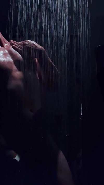 Getting ready for the day 🚿🫧
