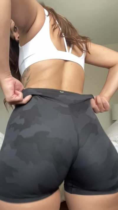 Need a face to bounce my booty on instead 😘
