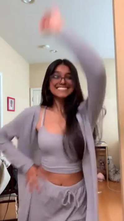been so long since i posteddd anyways hi guys 😩 (F18)