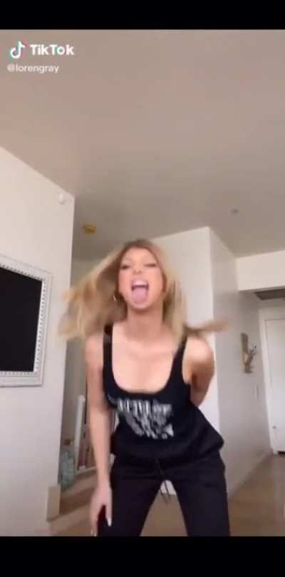 Loren Gray tongu<wbr>e👅+as<wbr>s🍑