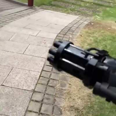 Bubble minigun. +100 bubbles, +50 distraction, -100 damage