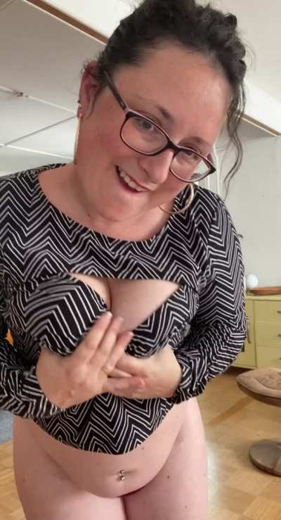 If you like 40 year old teacher with fat butts I’m your fucking dreamgirl