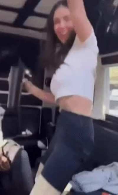 Nina Dobrev 😌