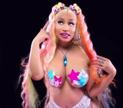 Nicki Minaj bouncing those big ol milkers 🤤