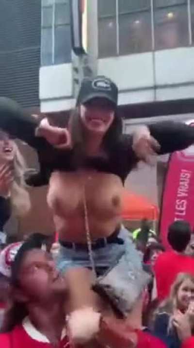 Festival Public Topless