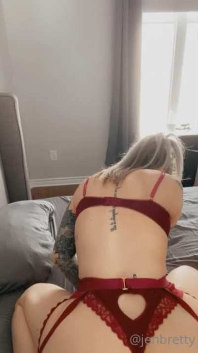 Ass shaking