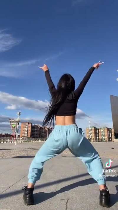 Naserakat Twerking