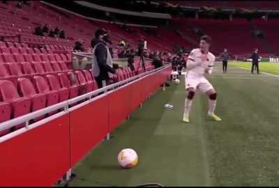 MilesOfPebbles: Ajax Ball Boy launches a ball at AS Roma’s Ricardo Calafiori for time wasting