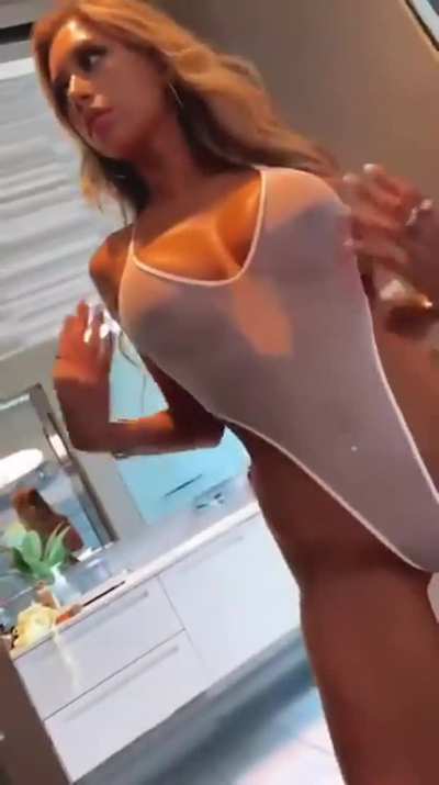 Don't know who she is, but damn! 😍🤤