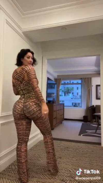 Tall PAWG