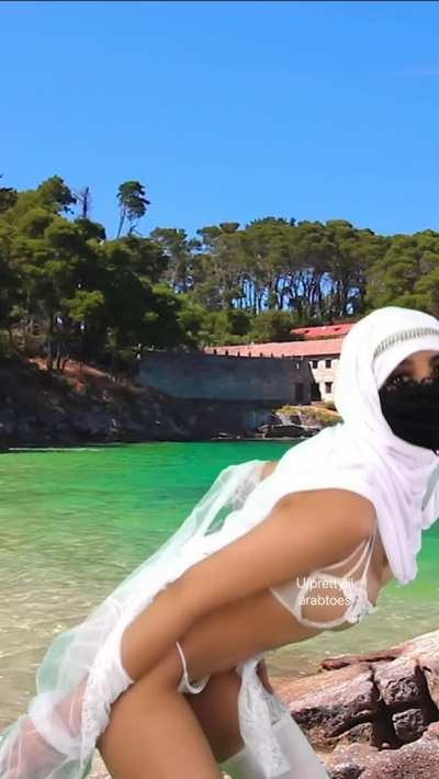 When my strict Muslim parents aren’t looki<wbr>ng😈😋