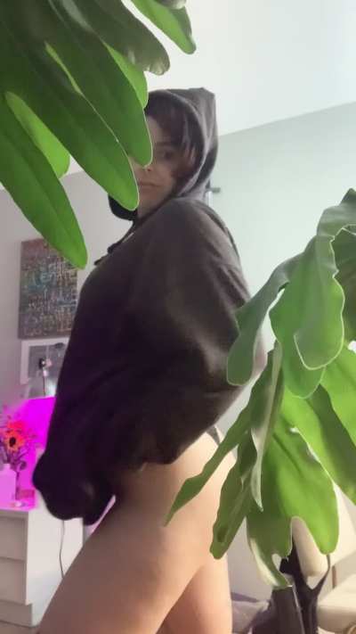 you realize your bro is hiding a thick ass underneath their clothes wwyd 😈