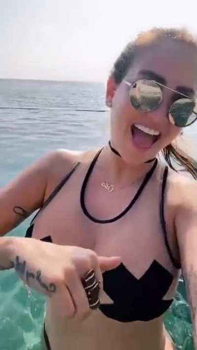 Celia Lora