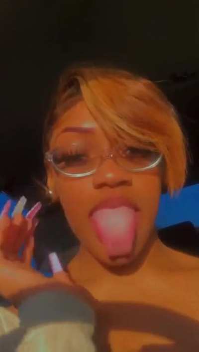 👅