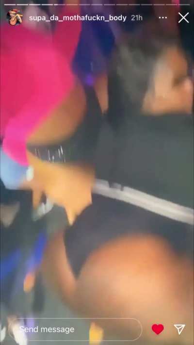 supa_<wbr>da_mo<wbr>thafu<wbr>ckn_b<wbr>ody twerking with a bestie.