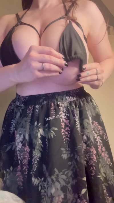 Heavy witch titties