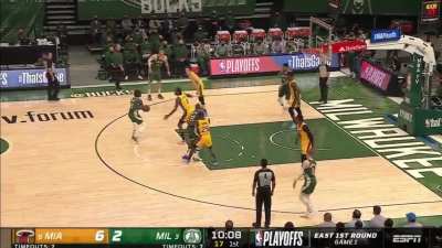 [Highlight] Jimmy Butler pulls the chair on Giannis