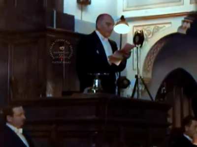 Atatürk'ün kendisine olduğu gibi Türkçesine de hayran kalmamak mümkün değil. (Kaynak; Youtube - Hasanoğlan Köy Enstitüsü). Not: İlk defa izledim bu konuşmasını belki benim gibi görmemiş olanlar vardır diye atmak istedim...