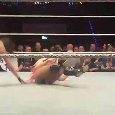 Alexa is so sure of victory, but Bayley takes the initiative and slams Alexa ass first to the ground