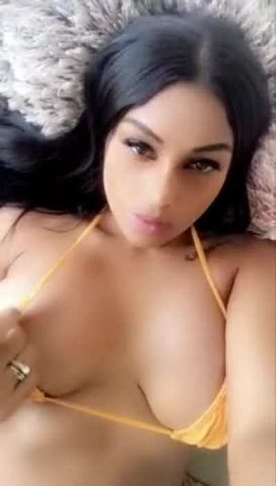 Pretty Face + Boobies Drop = Instant Boner