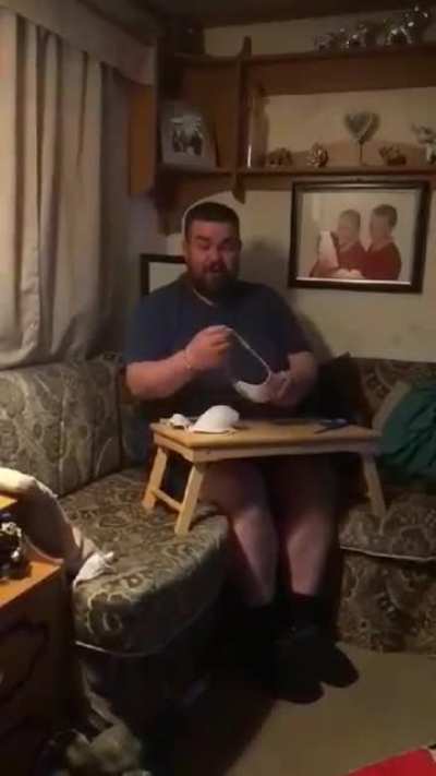 This 'bai' knows a trick or two to get through this (if you know the lad's name give him some recognition)