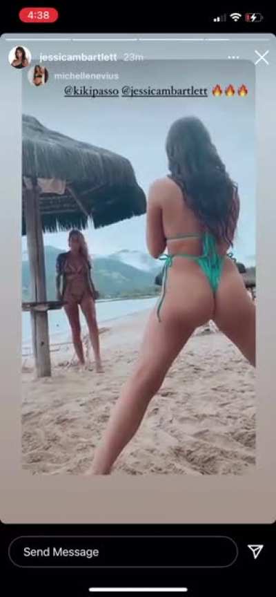 She really do be shaking that thang