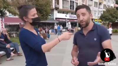 Türünün son örneği olan zeki bir karadenizli. AKP en çok güvendiği yerlerden oy kaybetmeye başlıyor. Düşün<wbr>celer<wbr>iniz?
