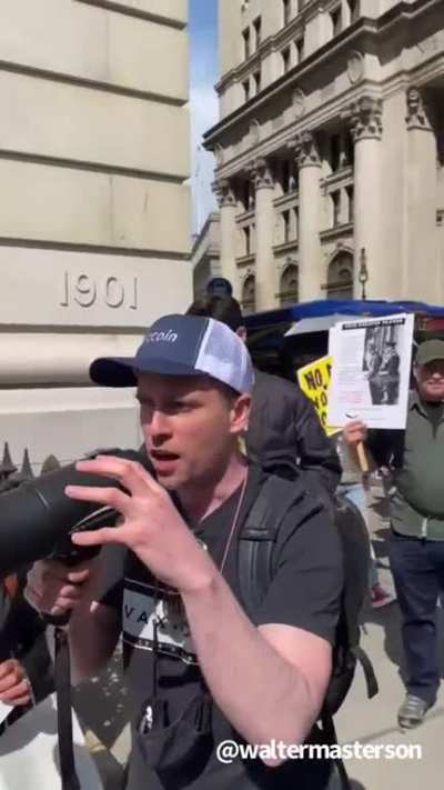 Trolling an Anti-Vax Rally