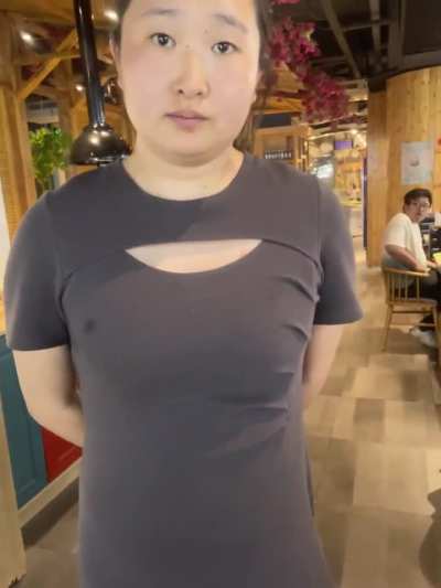 网友吐槽：<wbr>虽然是自助<wbr>餐，但不能<wbr>这样浪费吧<wbr>！饮料摆了<wbr>一桌子打开<wbr>了不喝