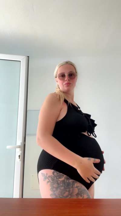 ClothedPreggo