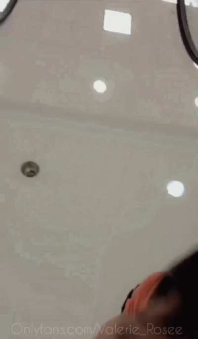 Upskirt & butt plug while Christmas Shopping at the mall 😜