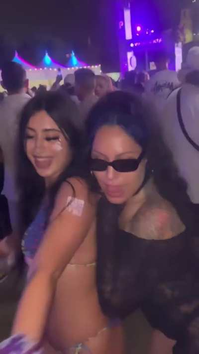 😈 