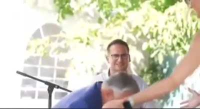 Főni nagyot esett