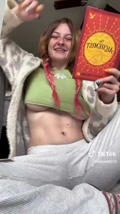 Underboobs 🤤