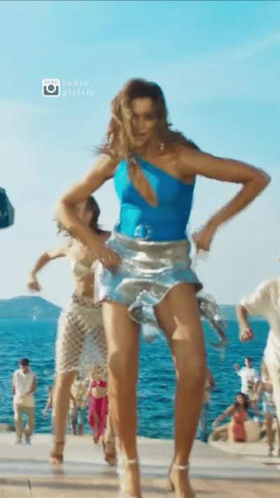 Deepika Padukone jiggling boobs