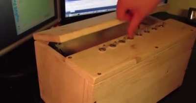 Box that turns itself off