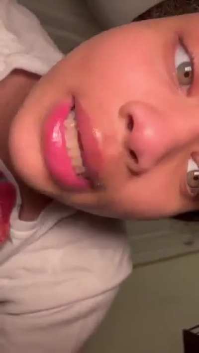What happened to this chick<wbr>?😫✊🏽