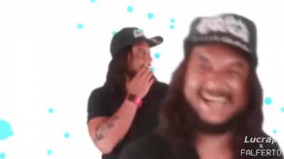 La paraste de pecho coloradooo