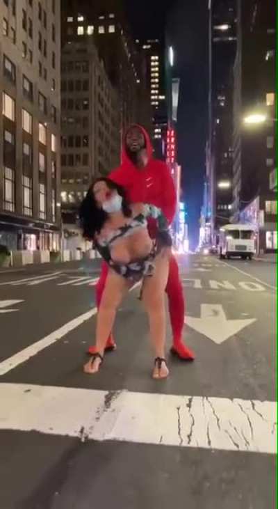 👹