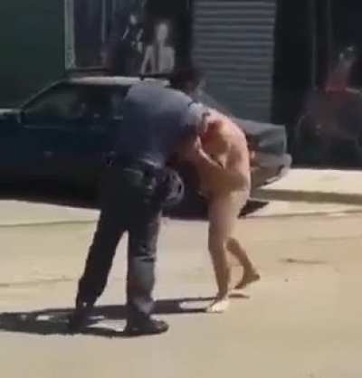 Tá pensando oq seu polícia?