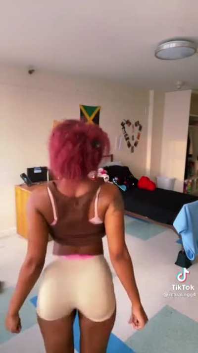 Sexy ass clapping